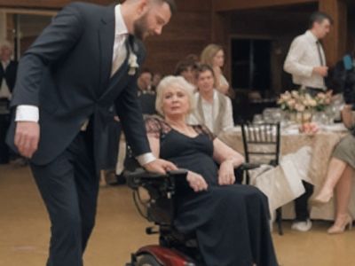 HE DANCED WITH MY MOM AT THE WEDDING—AND THEN SHE TOLD HIM SOMETHING NONE OF US KNEW