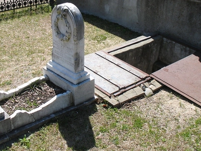 Mother Of Florence Irene Ford Had Stairs Built To Her Grave ...