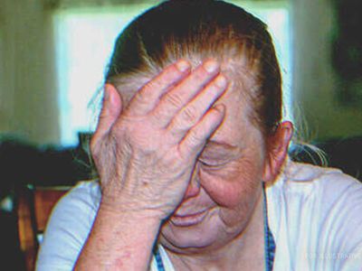 Older Mom Who Became Homeless Due to 3 Sons Cries When Lawyer Says She Gets $1M Mansion 