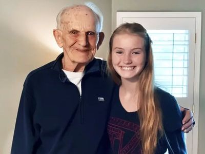At My Grandfather’s Funeral, a Stranger Handed Me a Note – When I Read It, I
Laughed Because Grandpa Had Tricked Us