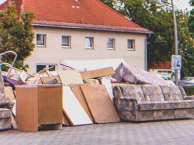 87-Year-Old Man Returns Home from Hospital, Sees His Stuff Had Been Taken Out of
the House 