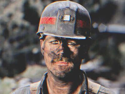 Girl Is Ashamed of ‘Dirty’ Dad Who Works as Coal Miner, Cries as He Takes Mic atHer Graduation