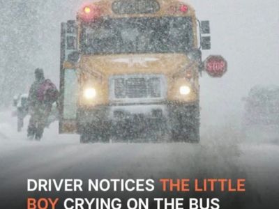 Bus Driver Spots Young Boy Crying, Steps In to Assist After Noticing His Hands Are Cold and Numb