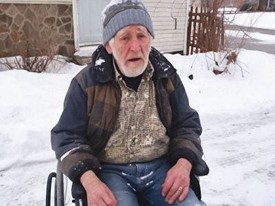 Children Neglect Their Father, Leaving Him to Spend the Night Outside in His Wheelchair 